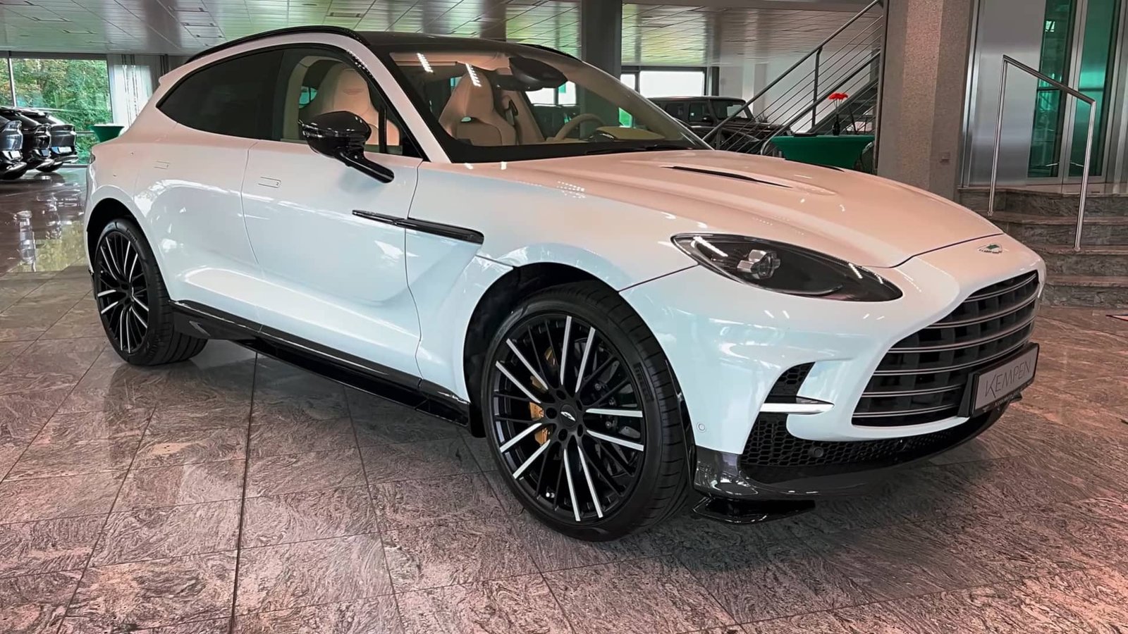 2025 Aston Martin DBX 707