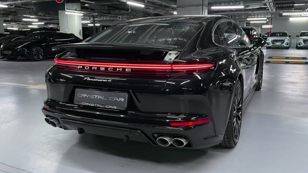 Back 2025 Porsche Panamera 4
