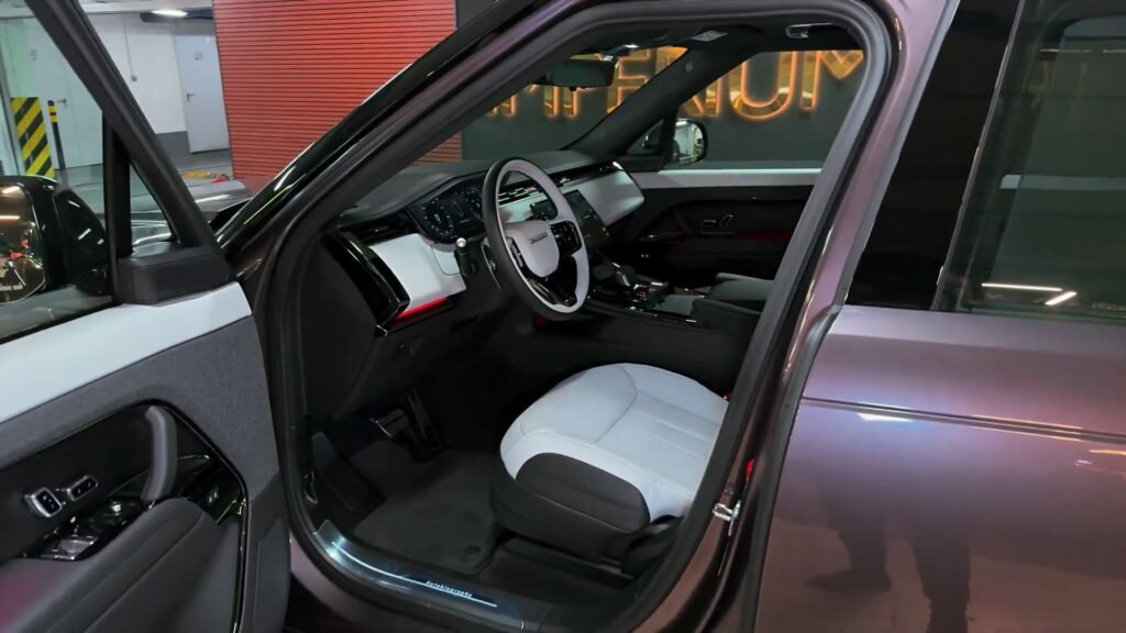 Cab 2025 Range Rover Sport