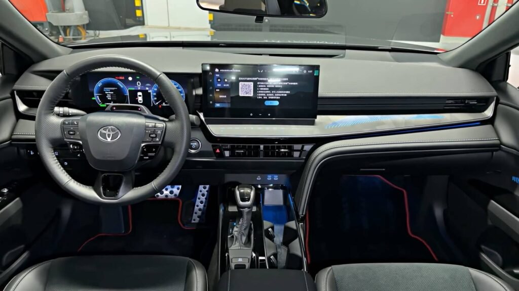 Cab 2025 Toyota Camry