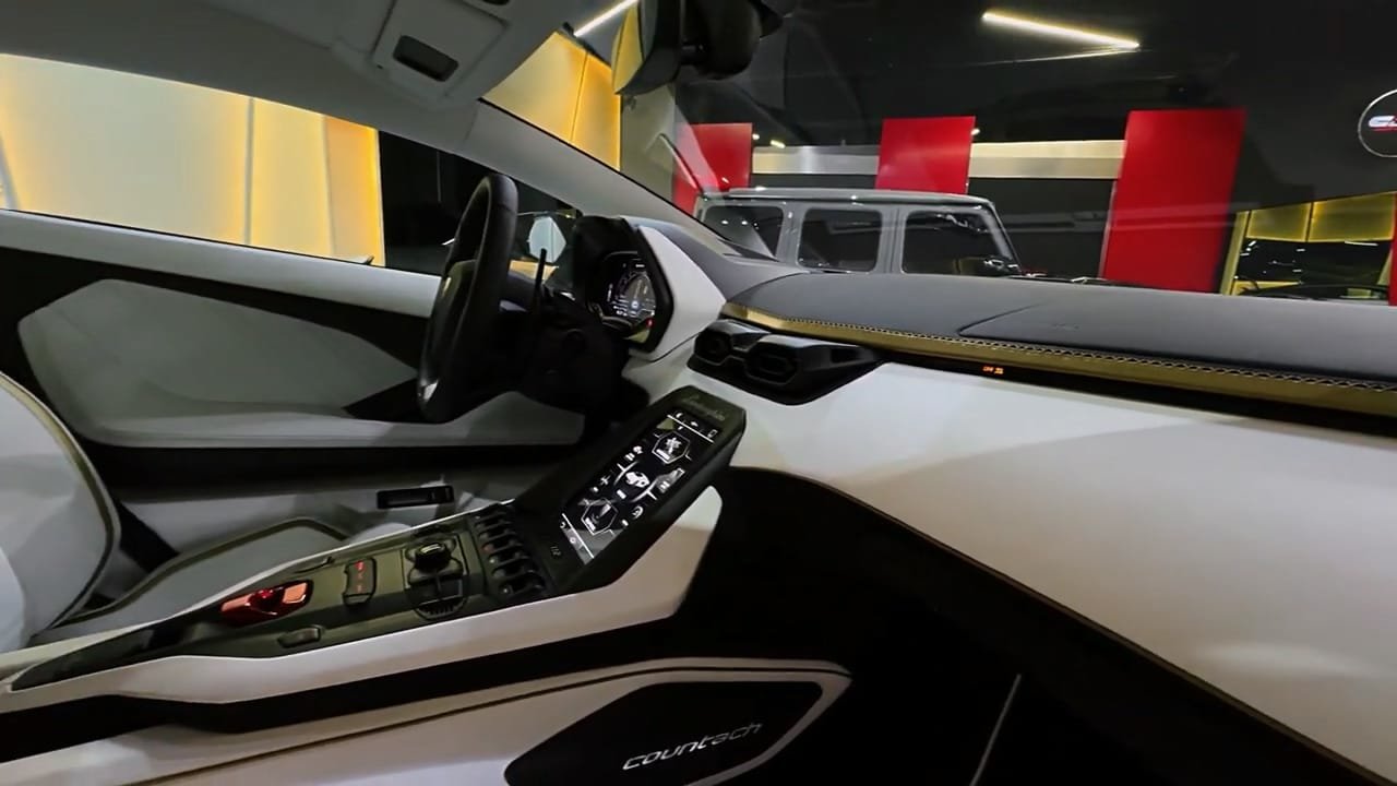 Cab Lamborghini Countach