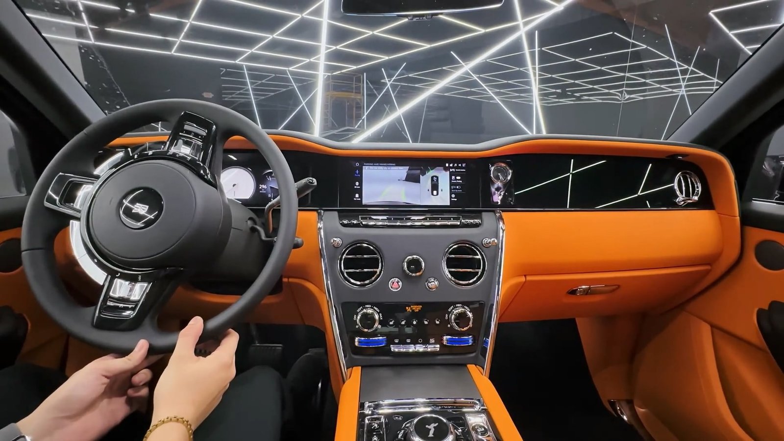 Digital Physical Fusion Rolls‑Royce Cullinan 2025