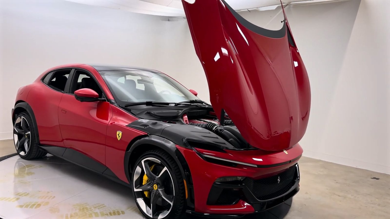 Engine 1 2025 Ferrari Purosangue Engine 1 2025 Ferrari Purosangue