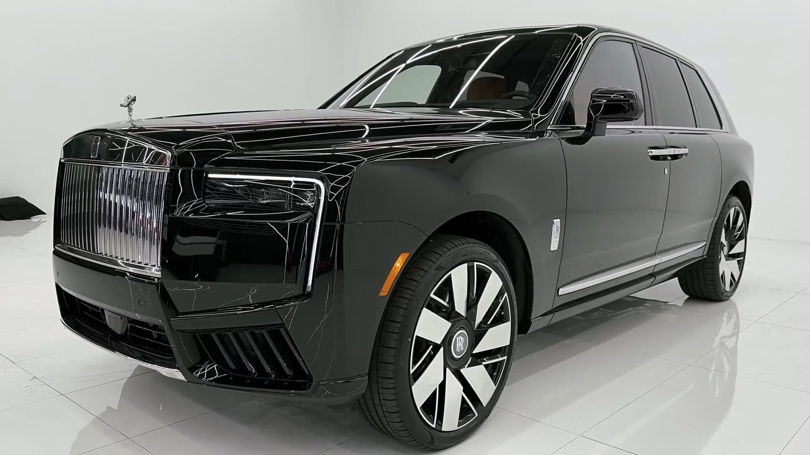 Exterior Rolls‑Royce Cullinan 2025