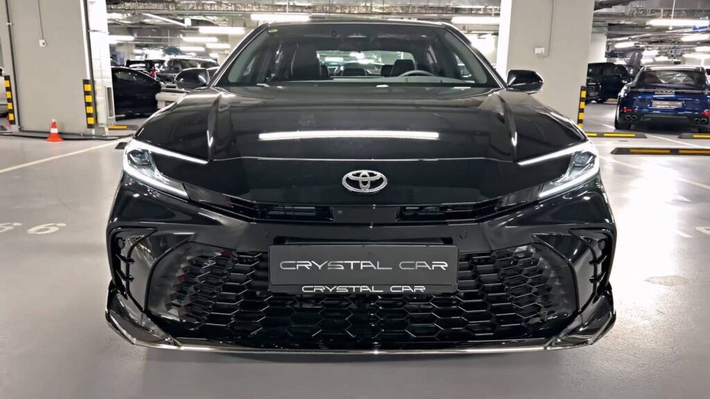 Head 2025 Toyota Camry