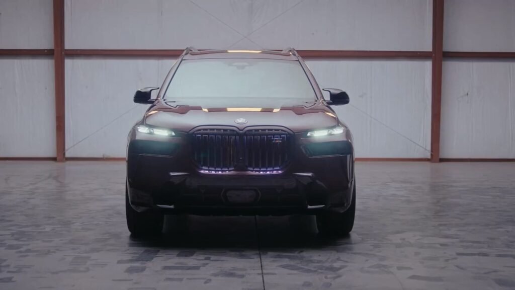 Head 2026 BMW X7