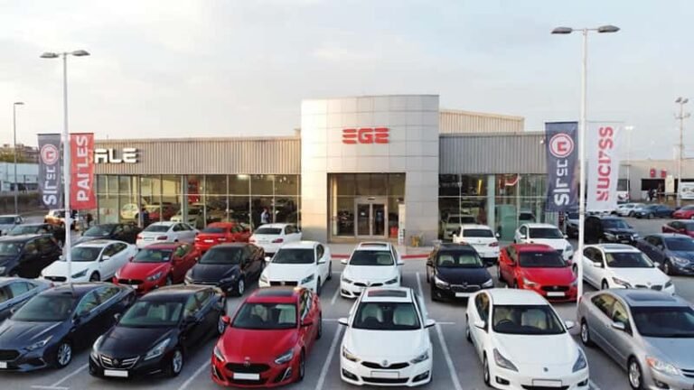 How to Avoid Being Scammed at a Car Dealership