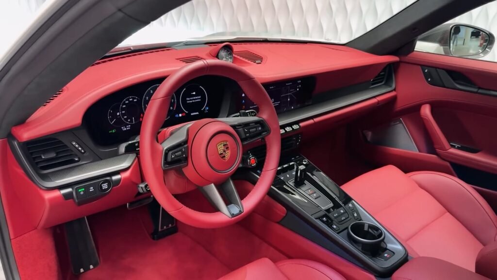 Interior 2026 Porsche 911 Carrera 4 GTS