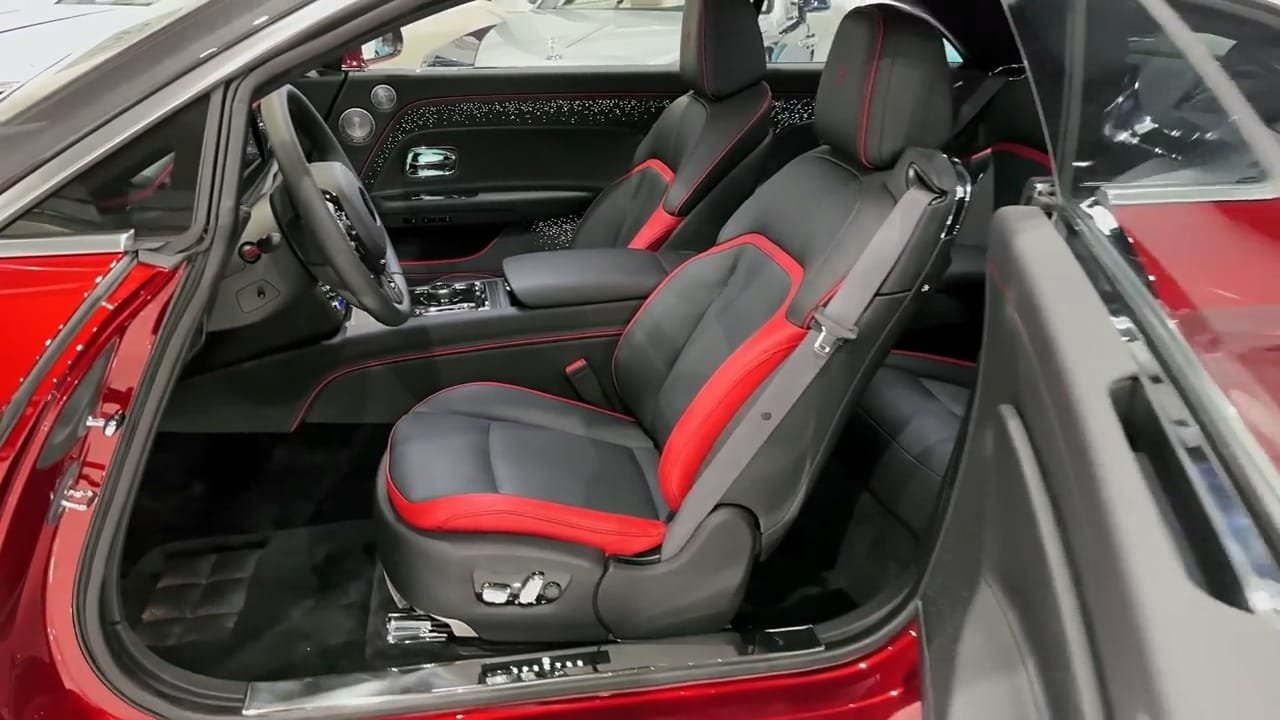 Interior, Comfort 2025 Rolls‑Royce Spectre