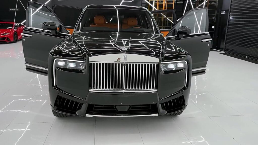 L shaped LED 2025 Rolls‑Royce Cullinan