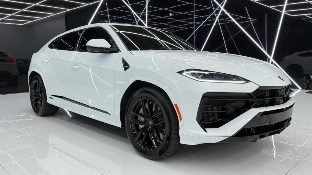 Lamborghini URUS SE 2025