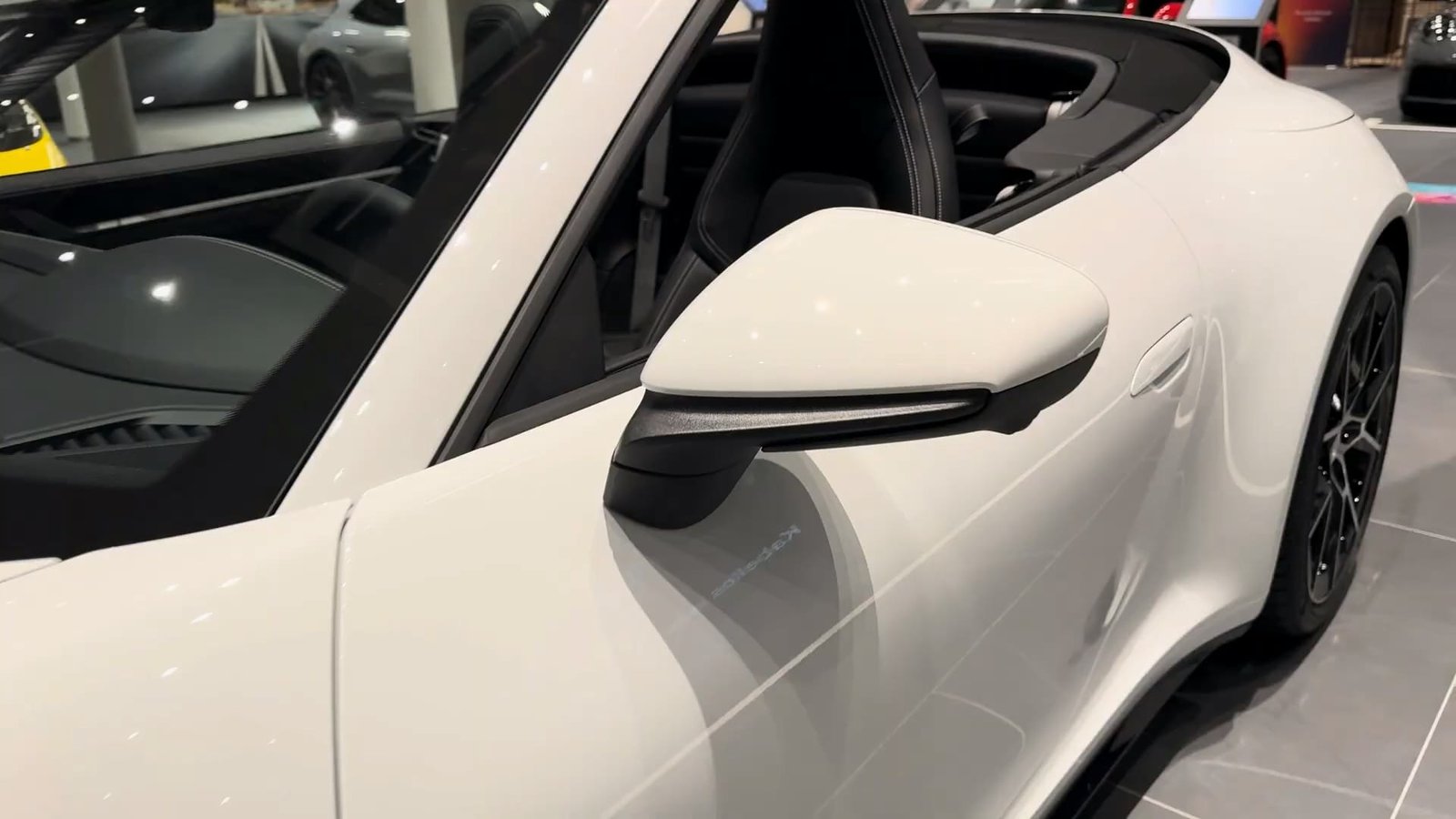 Mirror Porsche 911 Carrera 4S Cabriolet 2026 Mirror Porsche 911 Carrera 4S Cabriolet 2026