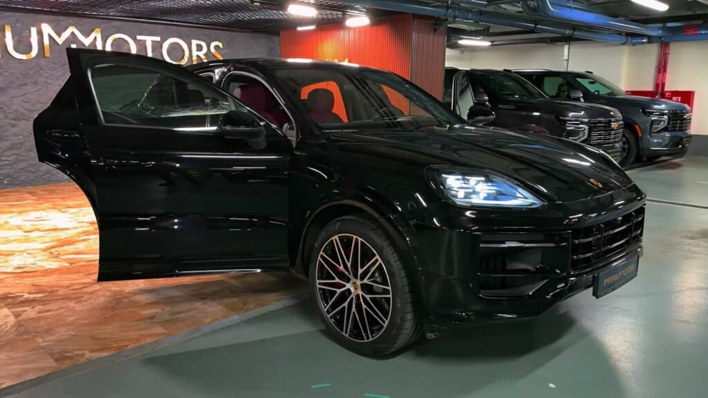 Overview 2025 Porsche SUV Cayenne S