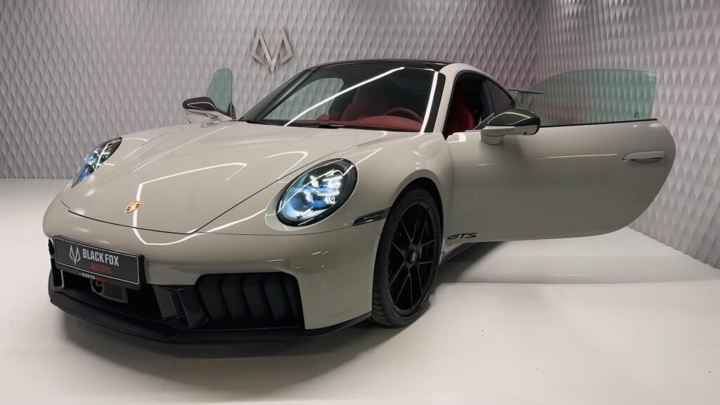 Overview 2026 Porsche 911 Carrera 4 GTS