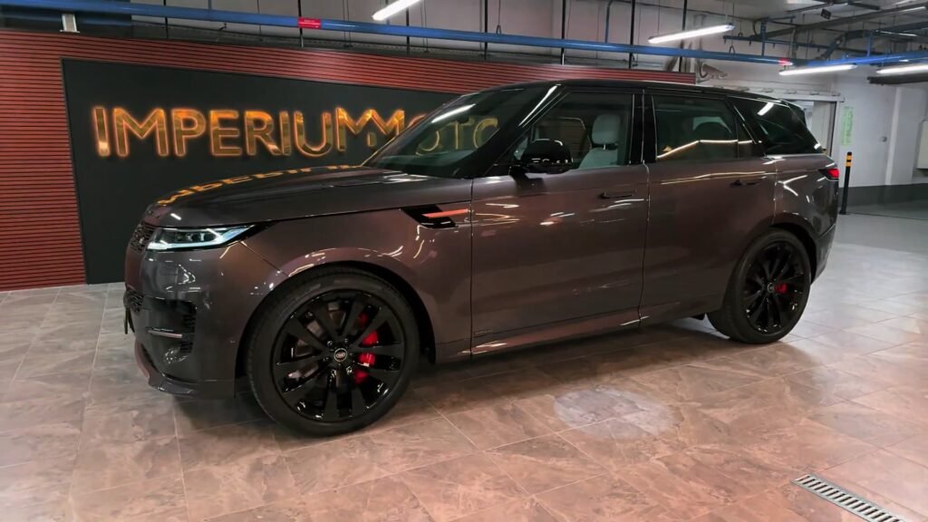 Side 2025 Range Rover Sport