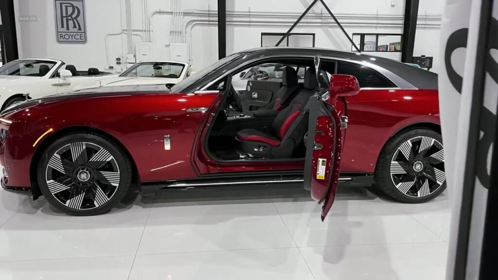 Side 2025 Rolls‑Royce Spectre