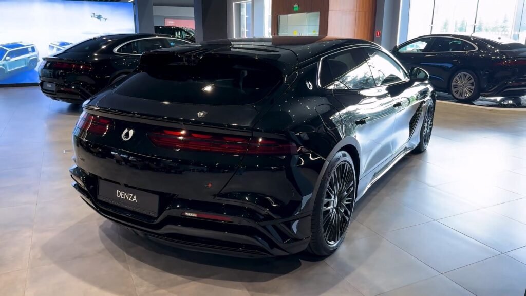 Side 2026 BYD Denza Z9 GT