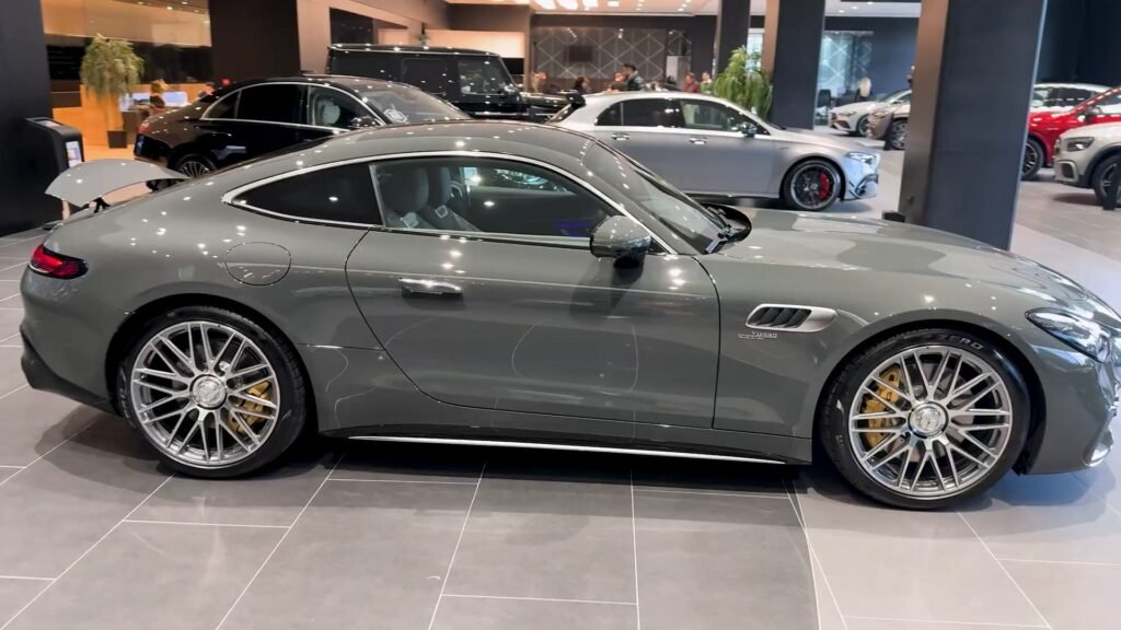 Side 2026 Mercedes AMG GT 43