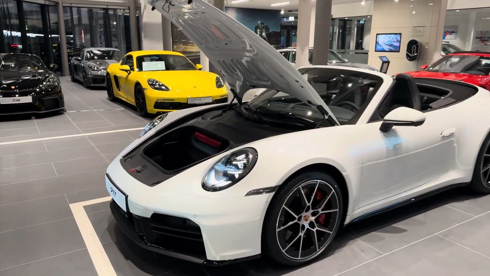 Truck Porsche 911 Carrera 4S Cabriolet 2026 Truck Porsche 911 Carrera 4S Cabriolet 2026