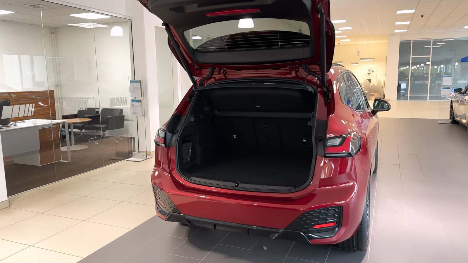 Trunk BMW 2 Series 220i Active Tourer 2026