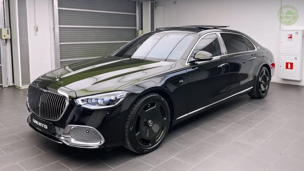 Side 2026 Mercedes Maybach S680 V12