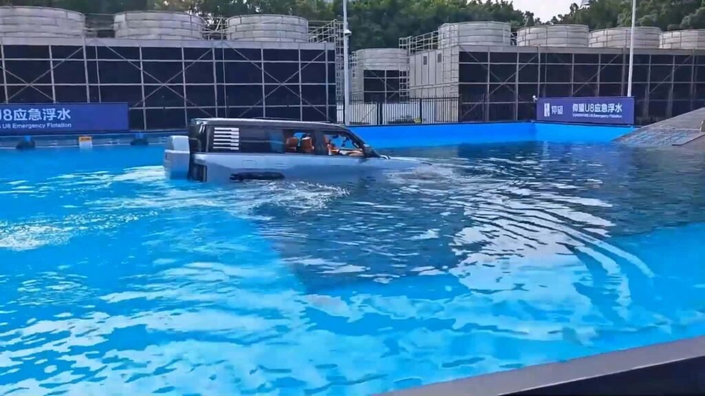 3 Back To Shore Swimming BYD Yangwang U8L