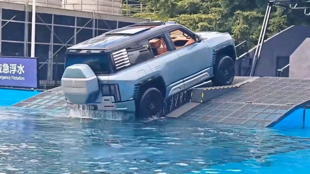 5 On Shore Swimming BYD Yangwang U8L