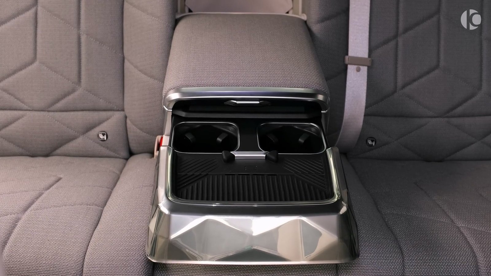 Back Armrest 2026 BMW 7 Series Individual