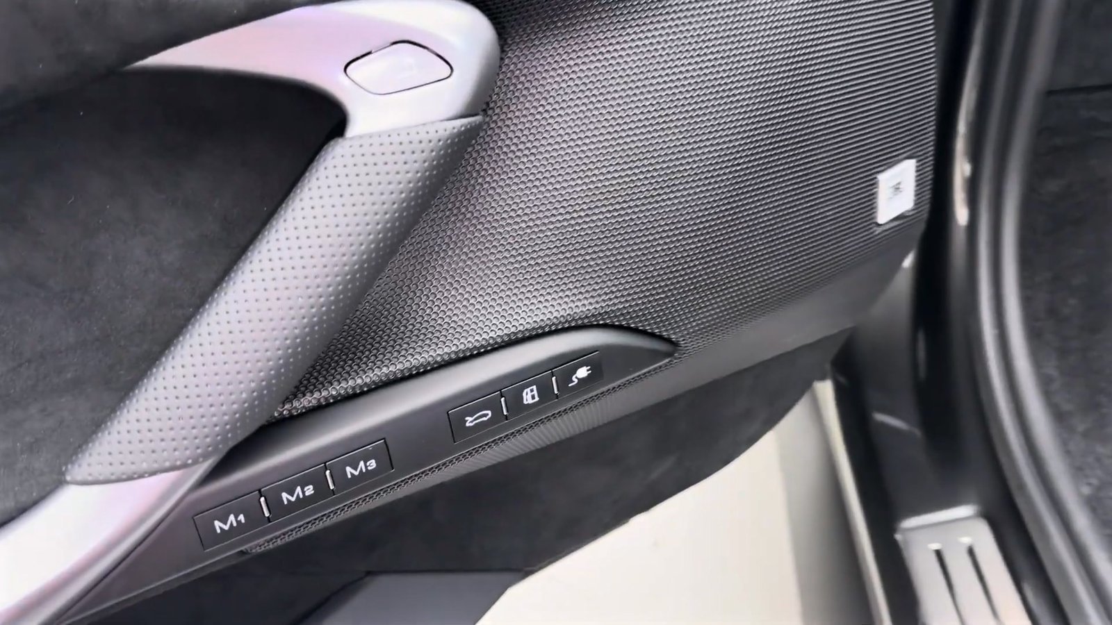 Buttons 2025 Ferrari 296 GTS