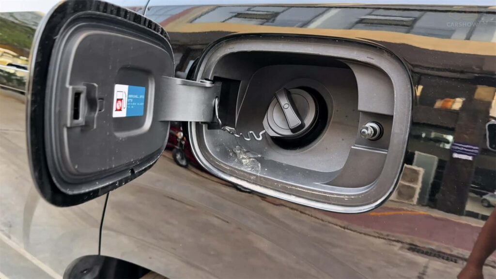 Charging 2026 BYD Denza N8L