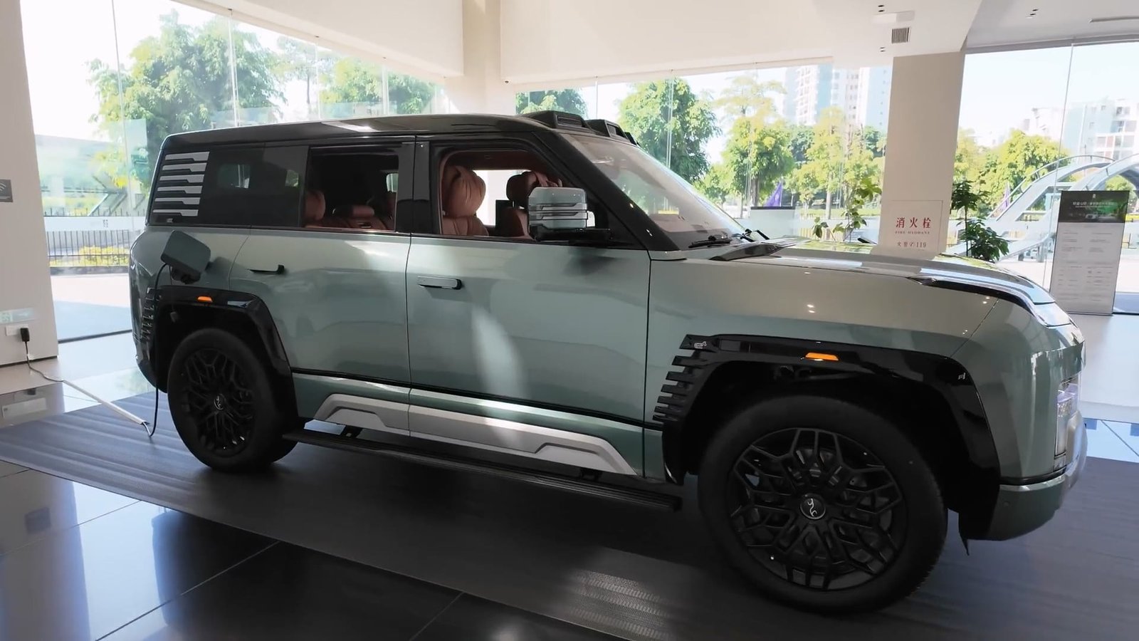 Charging 2026 BYD Yangwang U8L