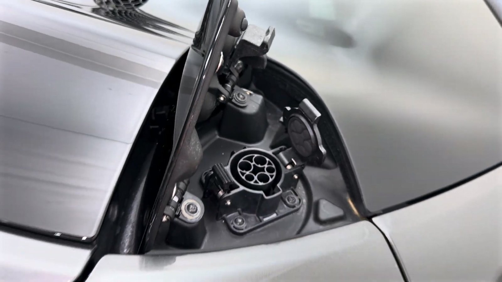 Charging Port 2025 Ferrari 296 GTS