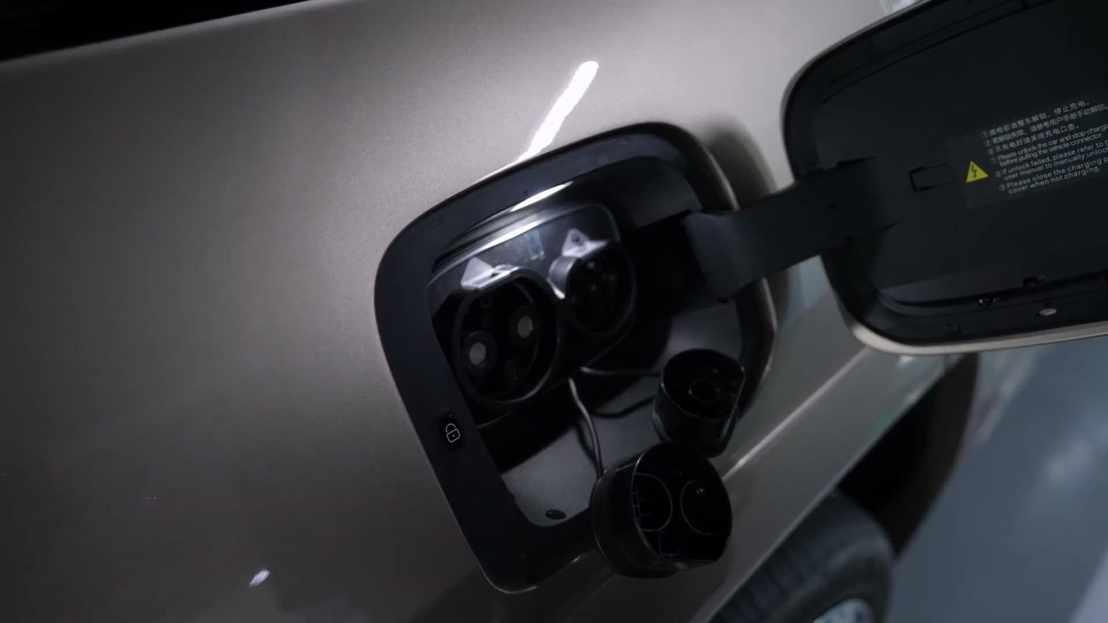 Charging Port 2026 BYD Yangwang U8L