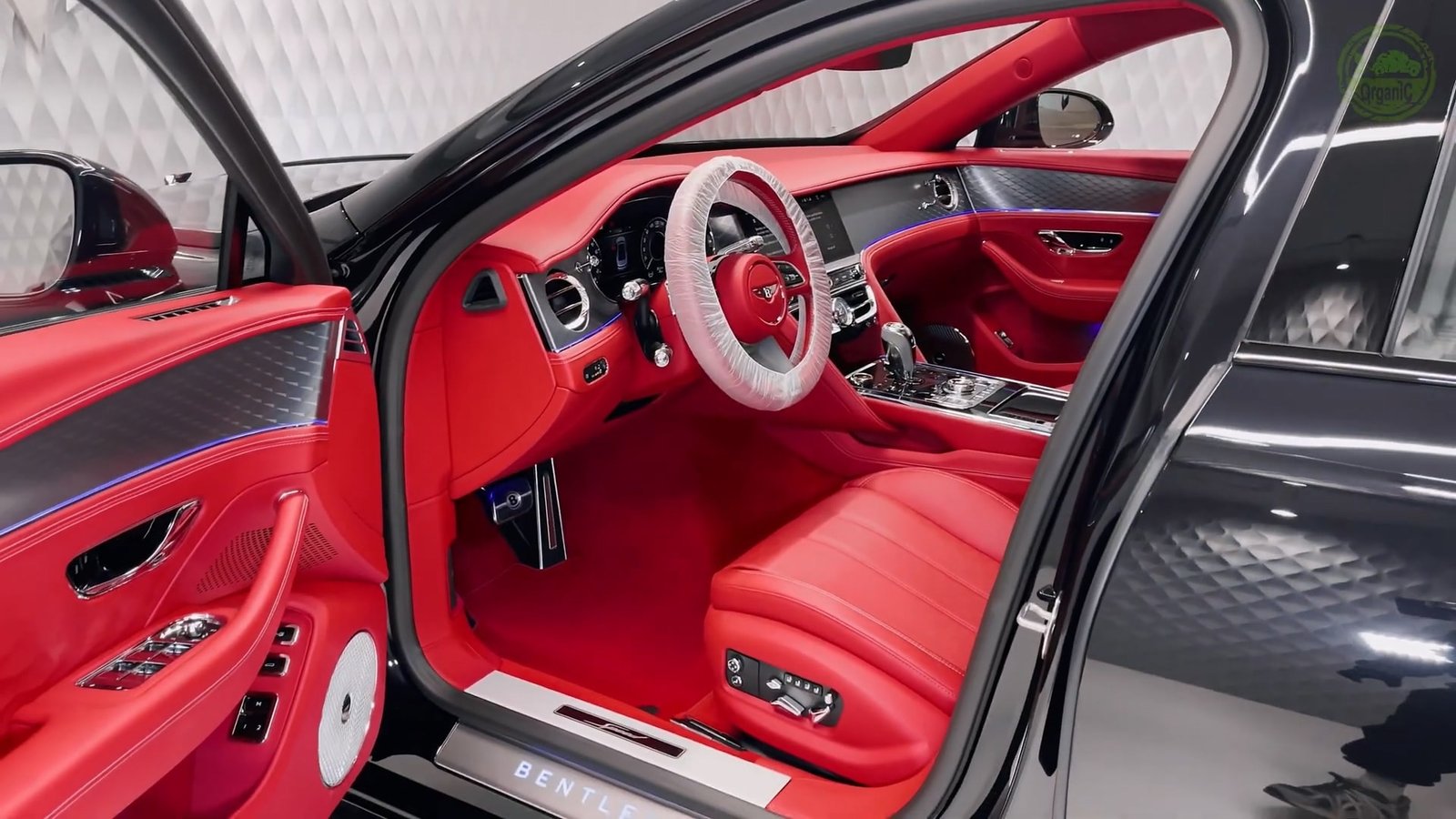 Driver Cab 2026 Bentley Flying Spur