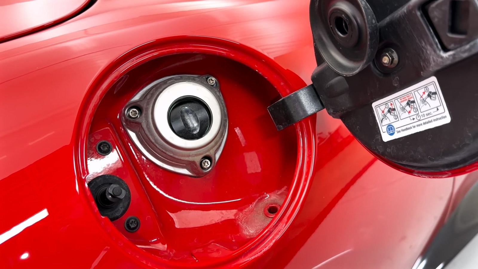 Fuel Filling 2025 Ferrari Roma Spider