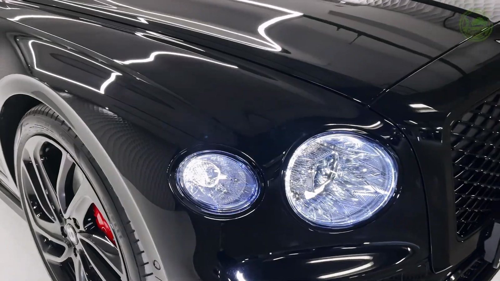Head Light 2026 Bentley Flying Spur
