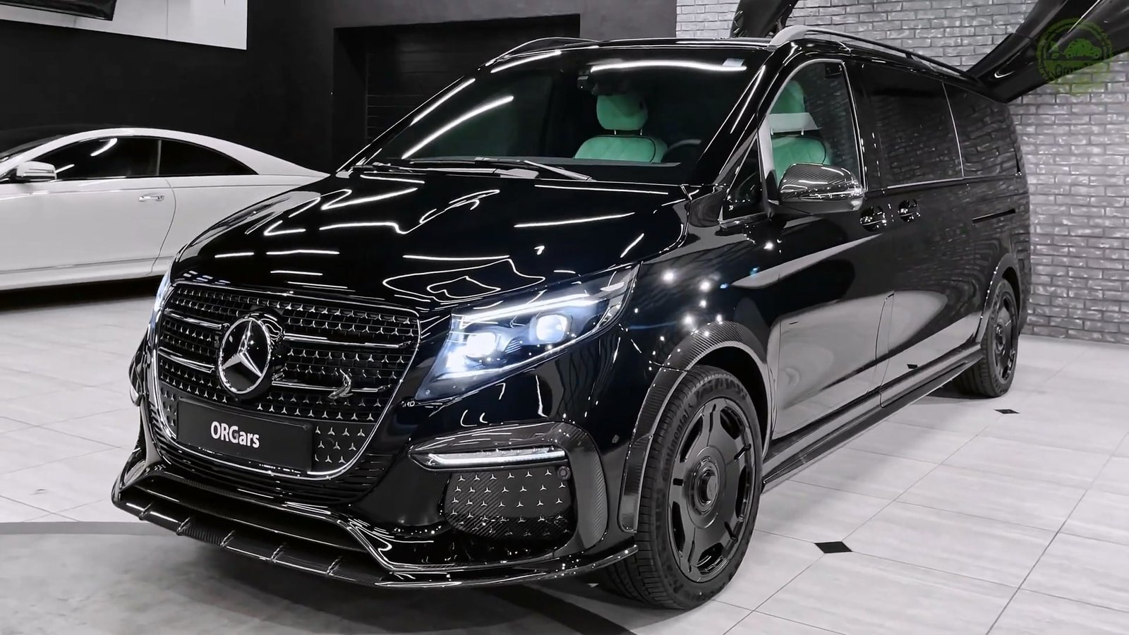 Head Side 2026 Mercedes V Class Inferno