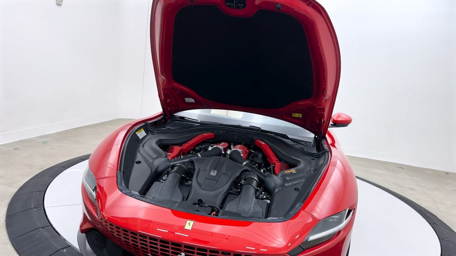 Hood 2025 Ferrari Roma Spider