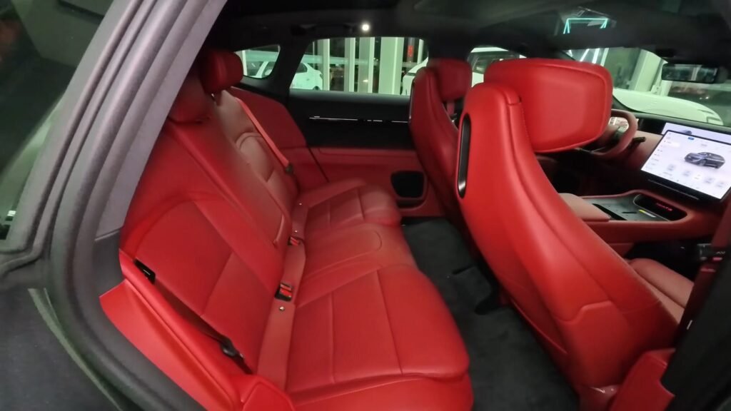 Inside Avatr 12 2026