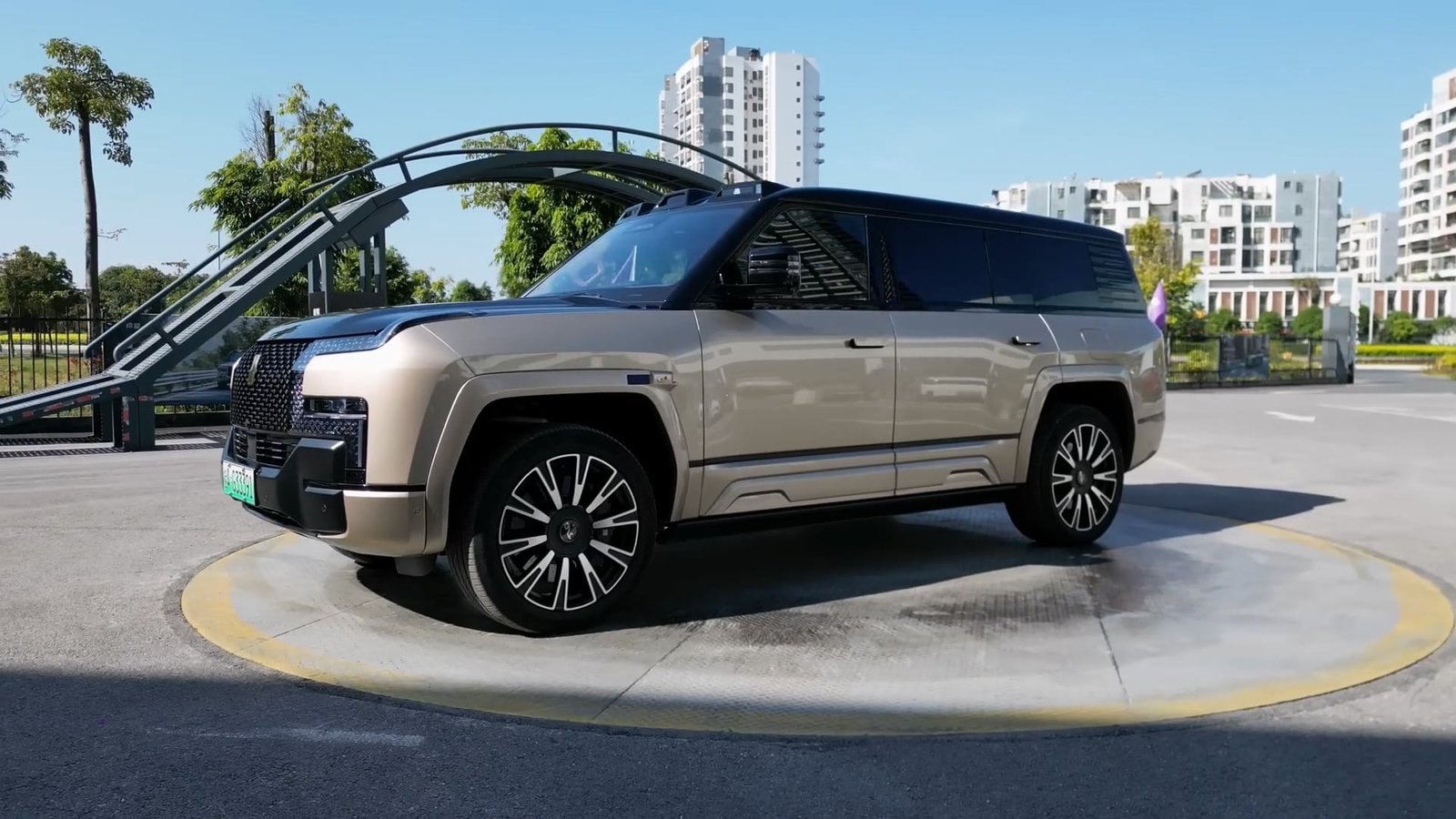 Overview 2026 BYD Yangwang U8L