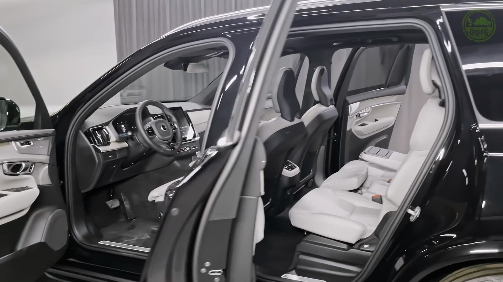 Overview2 2026 Volvo XC90