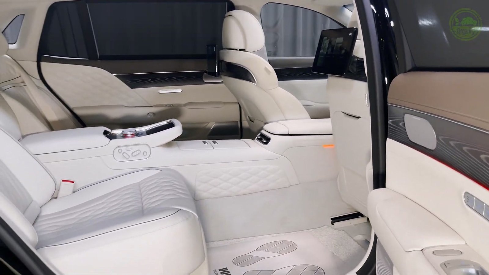 Rear Cabin 1 2026 Genesis G90