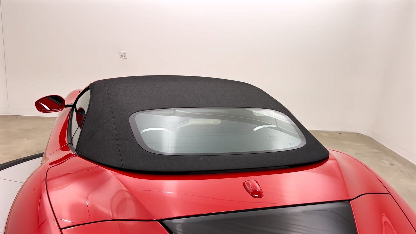 Roof 2025 Ferrari Roma Spider