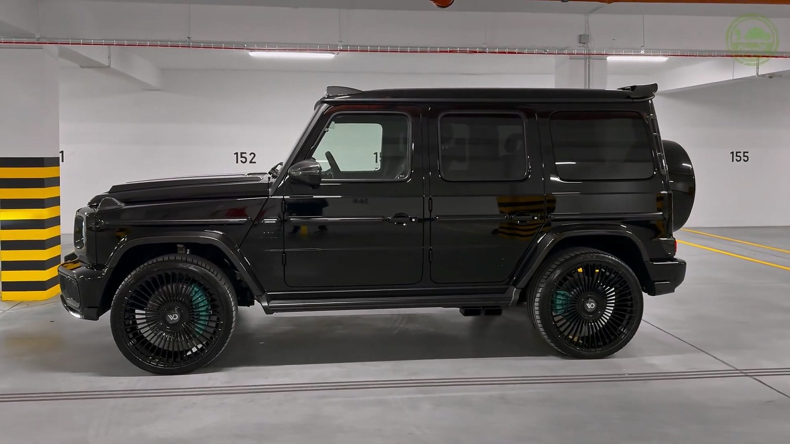 Side 2026 Mercedes AMG G 63