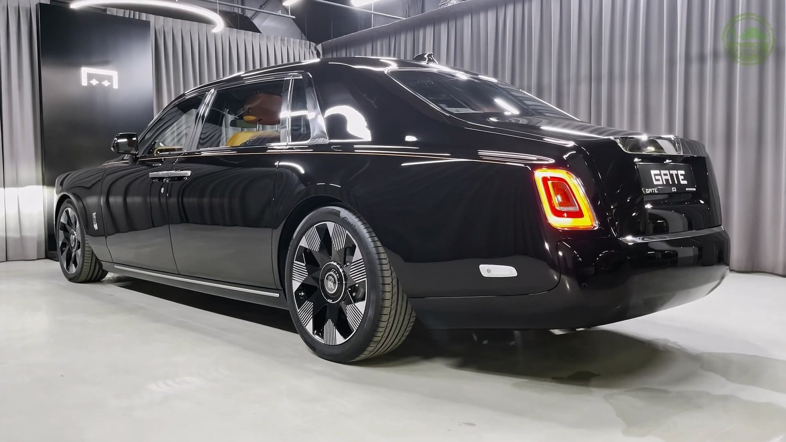 Side Back 2026 Rolls Royce Phantom Long Extended