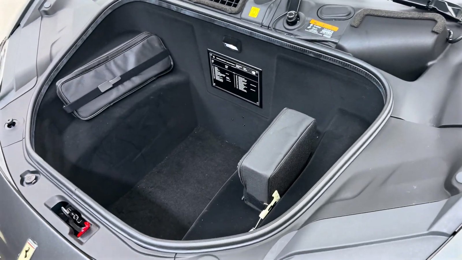 Trunk 2025 Ferrari 296 GTS