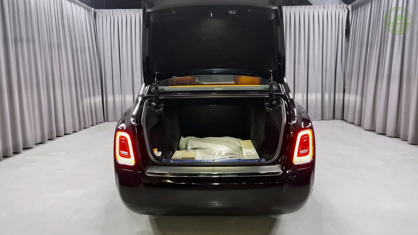 Trunk 2026 Rolls Royce Phantom Long Extended
