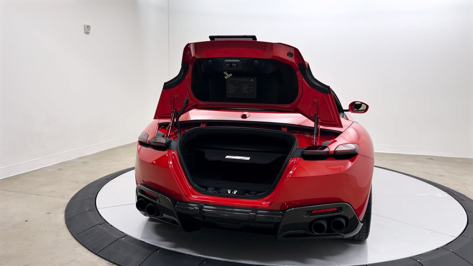 Trunk1 2025 Ferrari Roma Spider