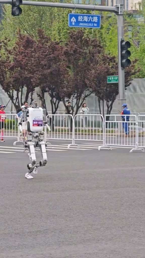 Participants 2026 Humanoid Robot Half Marathon (3)
