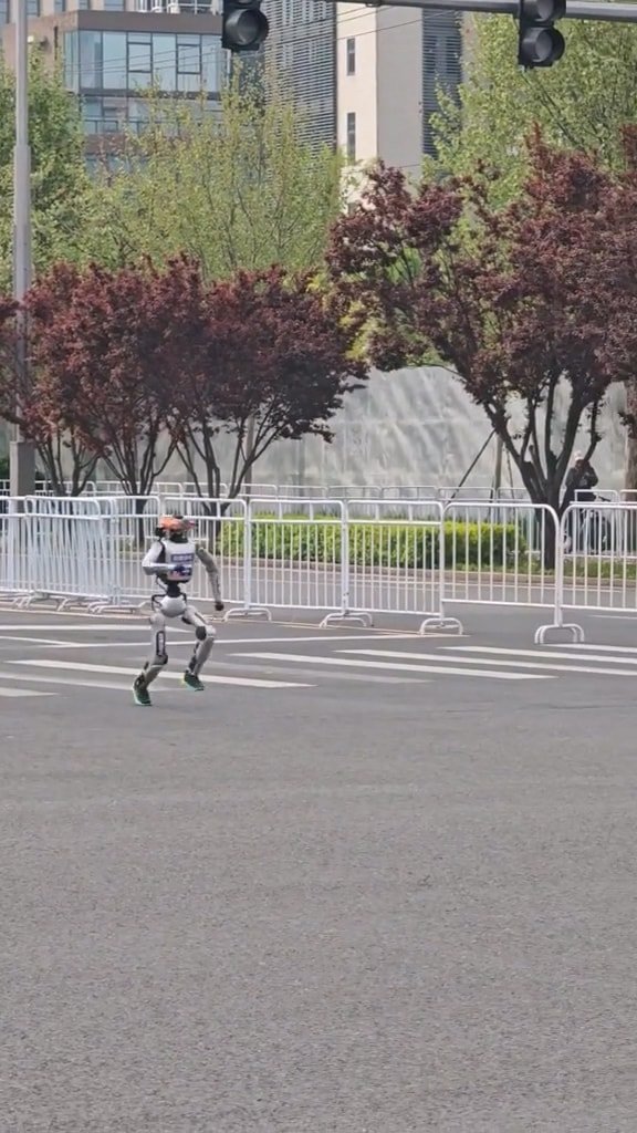 Participants 2026 Humanoid Robot Half Marathon (5)